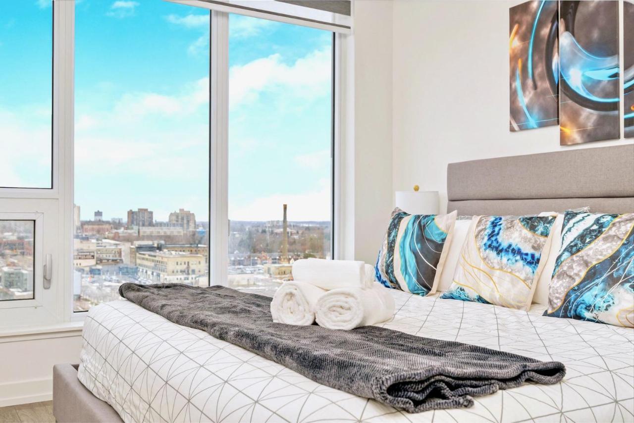 Luxurious 1Br Condo - Stunning City Views Kitchener Esterno foto